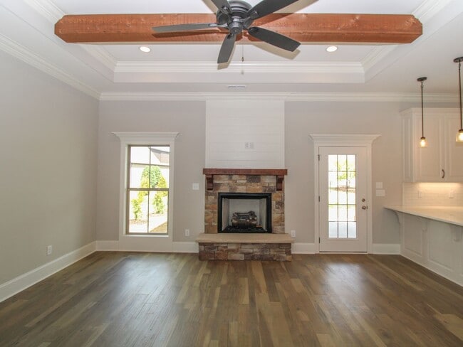 Building Photo - Fabulous Home in Canebrake