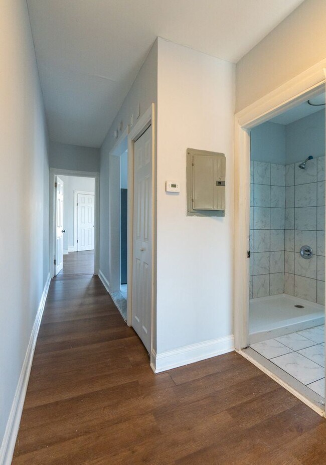 Building Photo - Lovely 2 bedroom