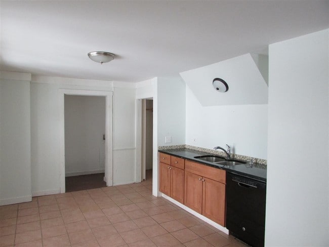 Building Photo - 381 US-4