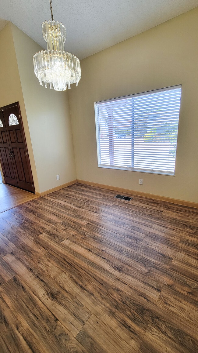 Dinning Room - 203 Oriole Ct