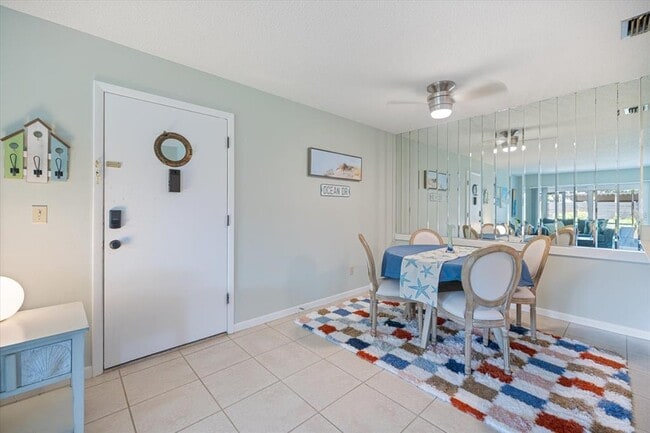 Building Photo - 634 Bird Bay Dr E