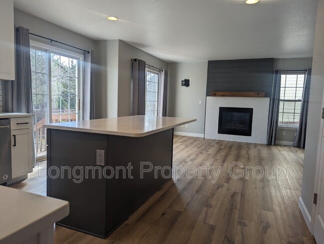 Building Photo - 3558 Larkspur Dr