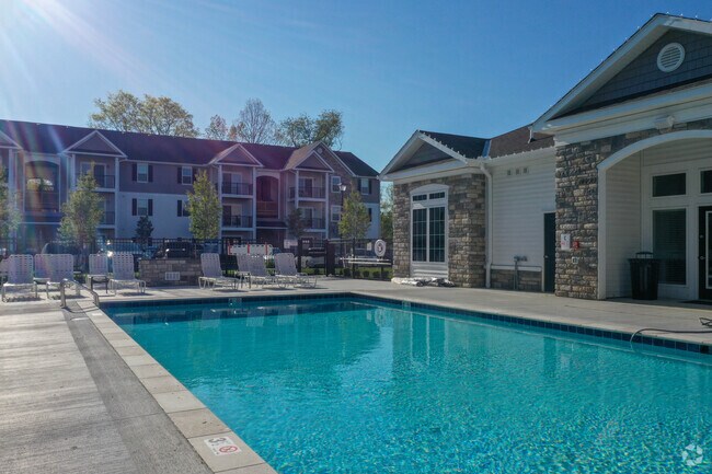 Piscina - Monarch on East Broad