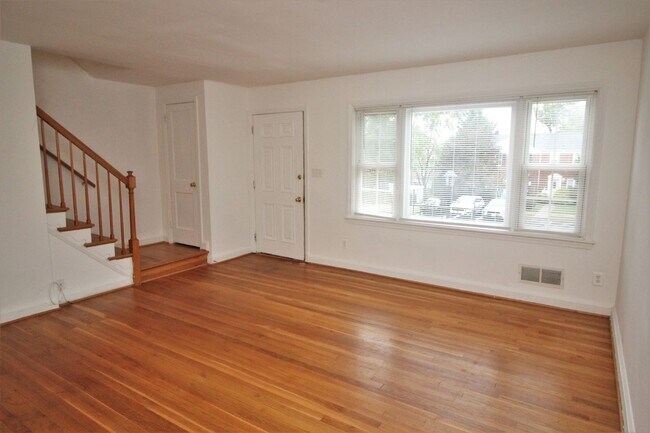 Foto del edificio - Lovely Towson 3bd/2ba Rowhome w/ CAC & W/D...