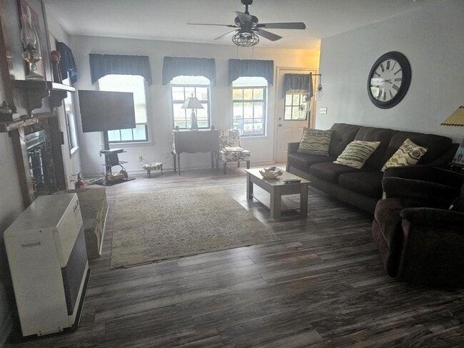 Photo - 162 Black Pine Rd House