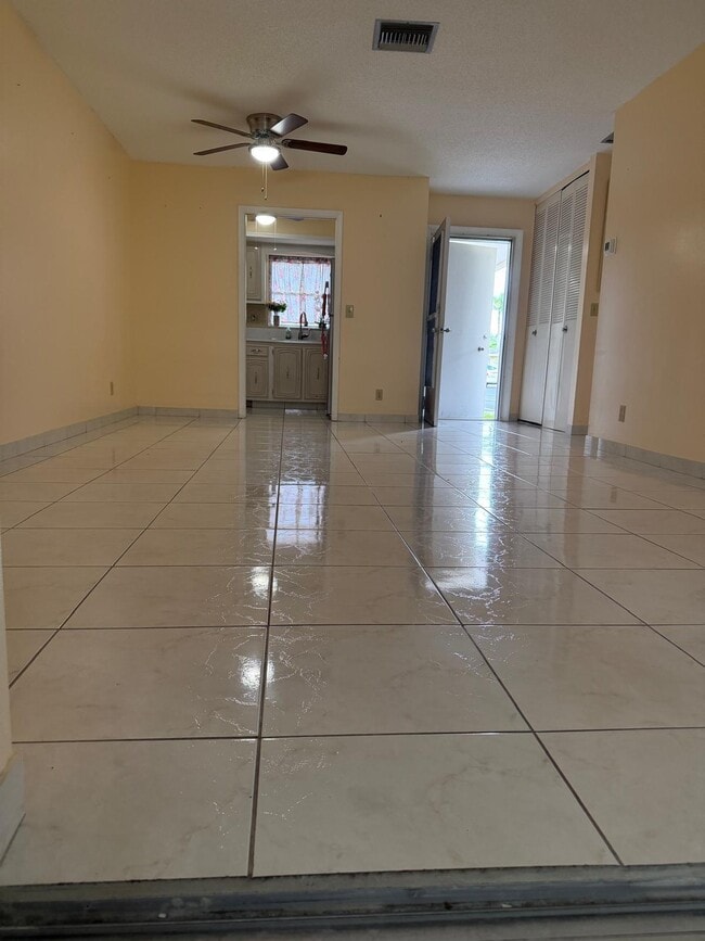 Foto del edificio - 2737 Emory Dr E
