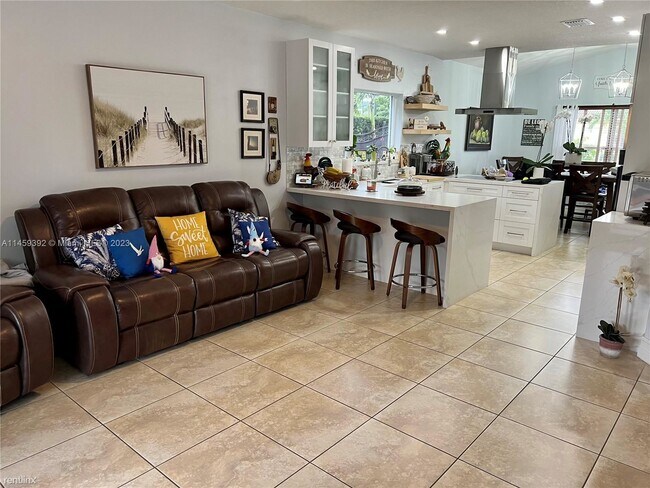Foto del edificio - 4 br, 3 bath House - 14830 SW 28th Ln