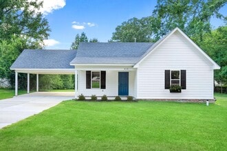 Building Photo - 413 S Main Ext