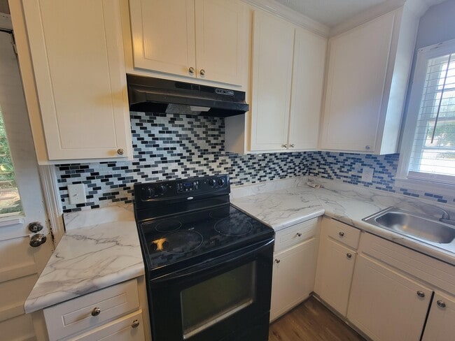 Building Photo - 2034 Trout Dr