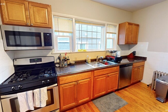 Building Photo - 24 Tufts St