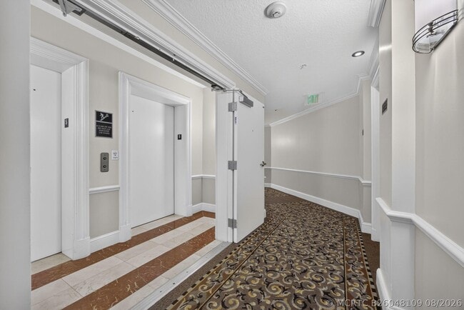 Building Photo - 403 S Sapodilla Ave