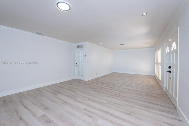 Building Photo - 1541 Zuleta Ave