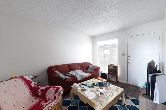 Building Photo - 2803 Hemphill Park