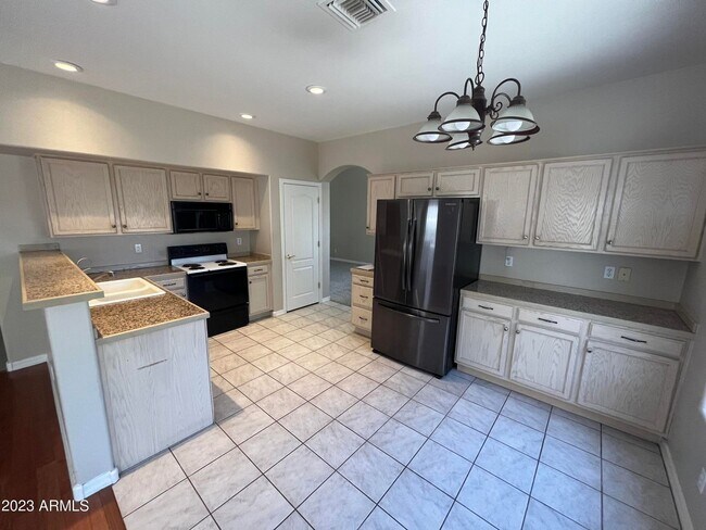 Building Photo - 1321 N Palmsprings Dr