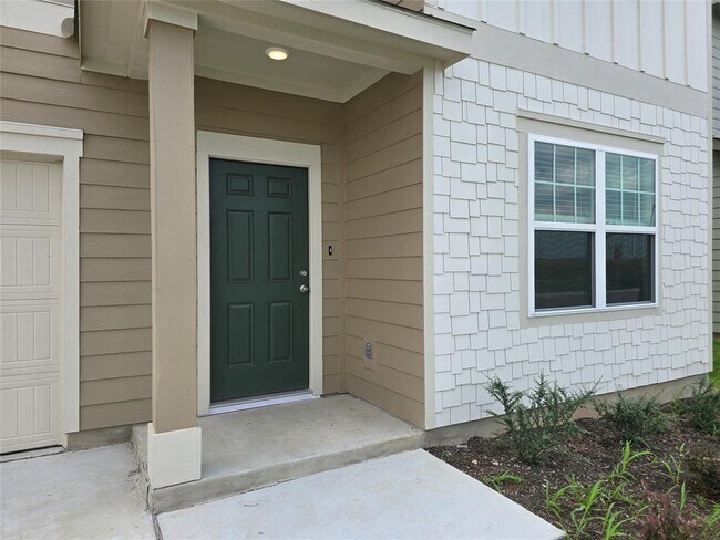 Building Photo - 145 Blazilmar Ln