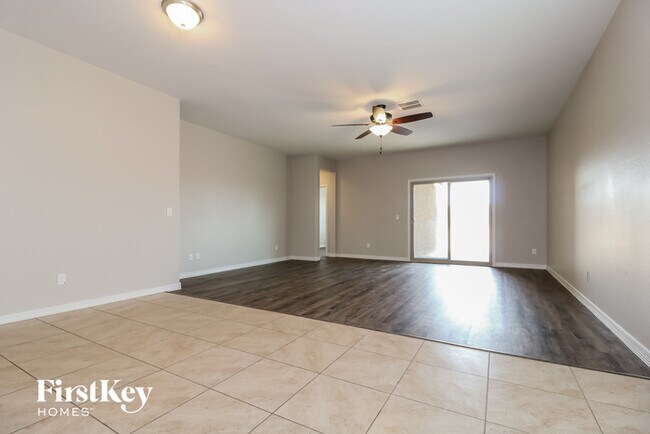 Foto del edificio - 24600 W Gregory Rd