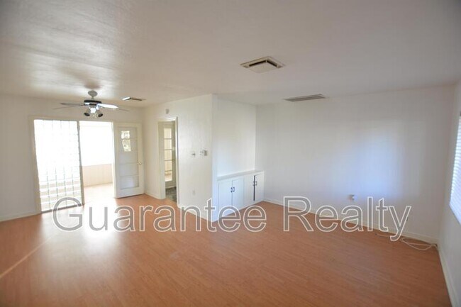 Building Photo - 2804 Woodland Hills Ave