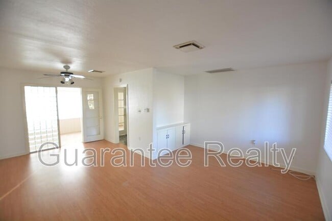 Foto del edificio - 2804 Woodland Hills Ave