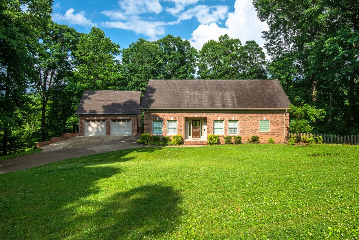 210 Kimberly Dr, Dickson, TN 37055 House Rental in Dickson, TN