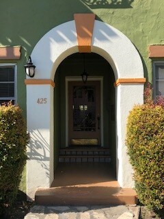 Building Photo - 425 S Cochran Ave