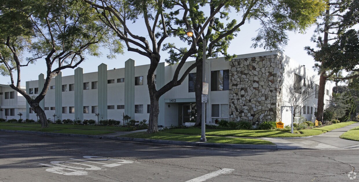 Fullerton Pines - Fullerton Pines Apartments