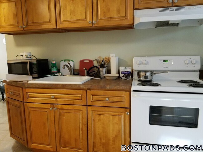 Building Photo - 895 Huntington Ave