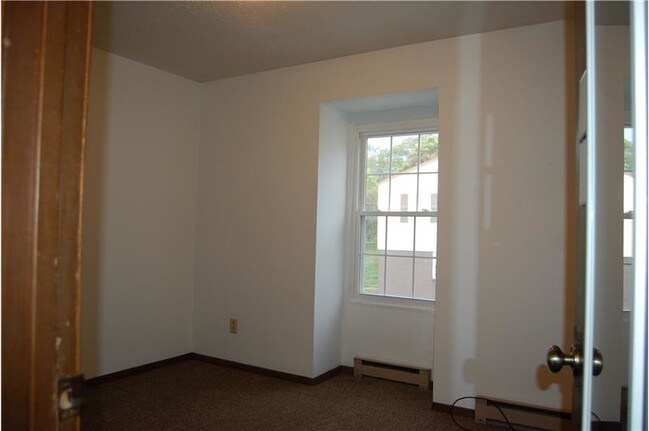 Building Photo - 230 Hallock Ave