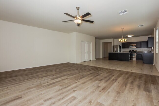 Foto del edificio - 4621 E Fire Opal Ln