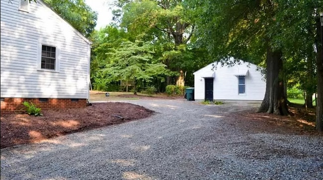 Building Photo - Adorable 2 bedroom 1 bath home Downtown Gr...