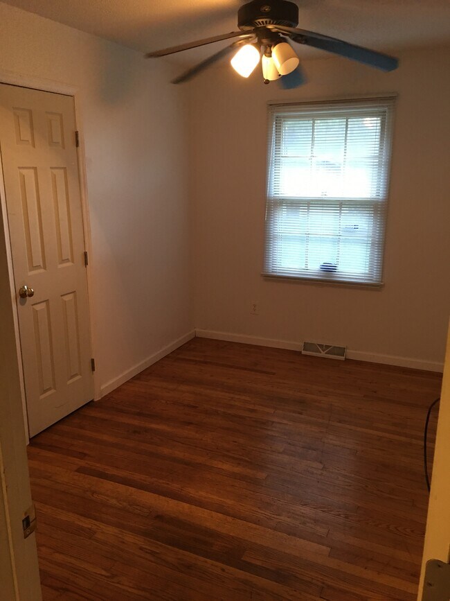 Building Photo - 623 Lancaster Rd