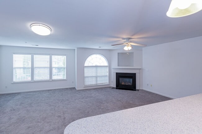 Building Photo - Cozy Greensboro 2 Bedroom 2 Bathroom Condo