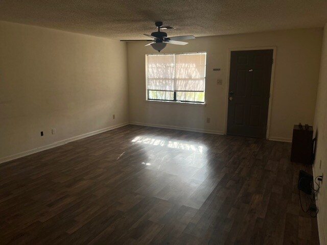 Foto del edificio - 226 Wall Dr