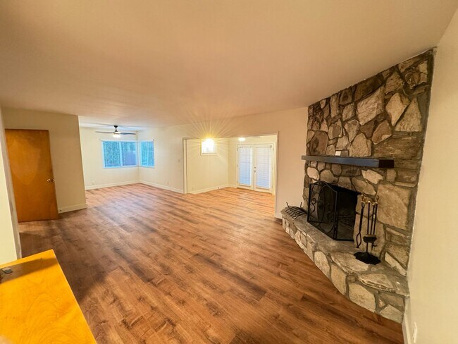 Building Photo - Discover your perfect home: Cozy 2 Bedroom...