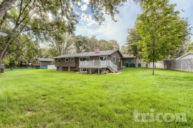 Building Photo - 17230 14th Ave N