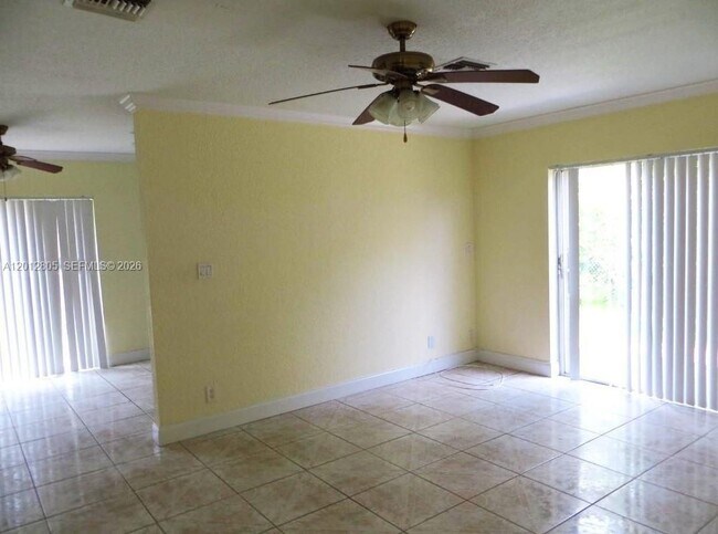 Foto del edificio - 3700 Riverside Dr