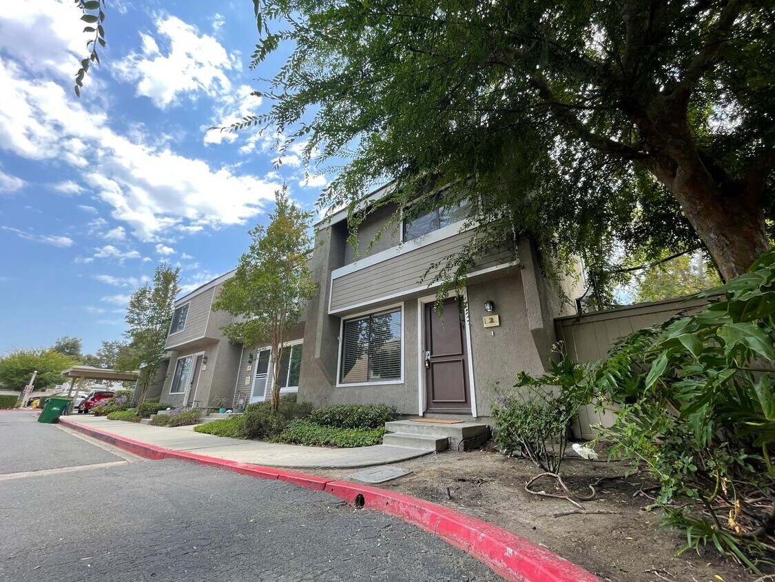 Foto principal - Discover the Essence of Irvine Living!