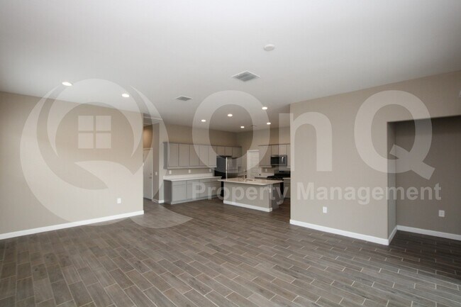 Foto del edificio - 40774 W Sunland Dr
