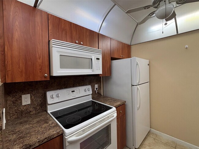 Foto del edificio - 1401 SW 135th Terrace