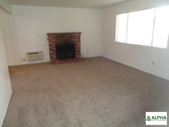 Building Photo - Nice area , big backyard , great price .