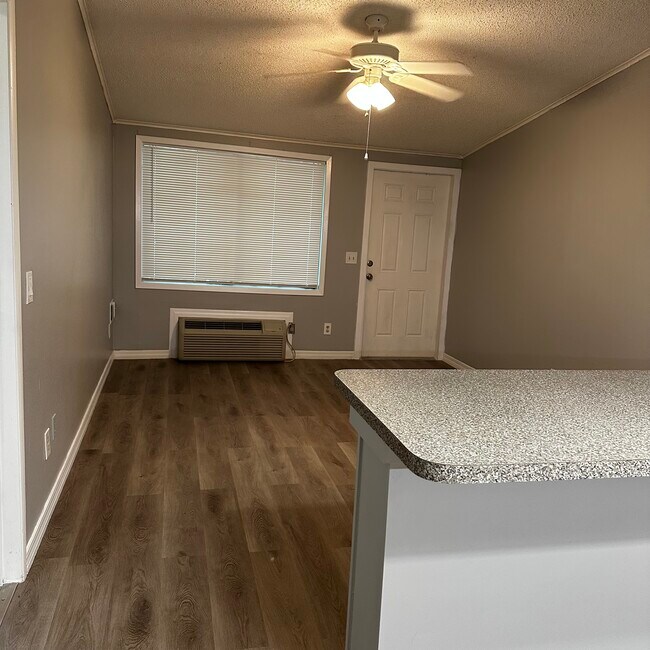 Foto del edificio - 590 7th Pl