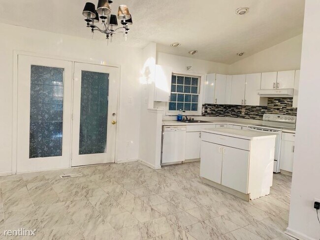 Building Photo - 5 br, 3 bath House - 1315 Kingsbury Rd