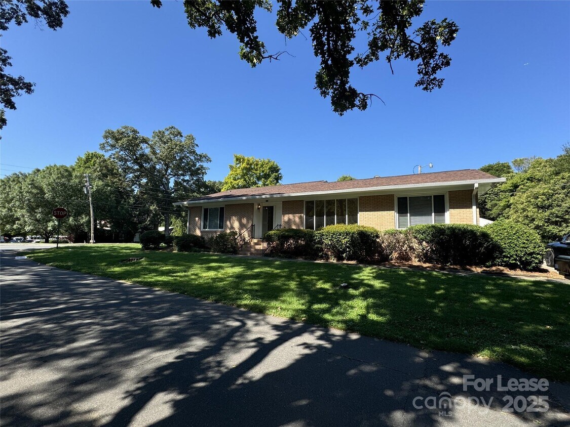 Foto principal - 201 Livingston Dr