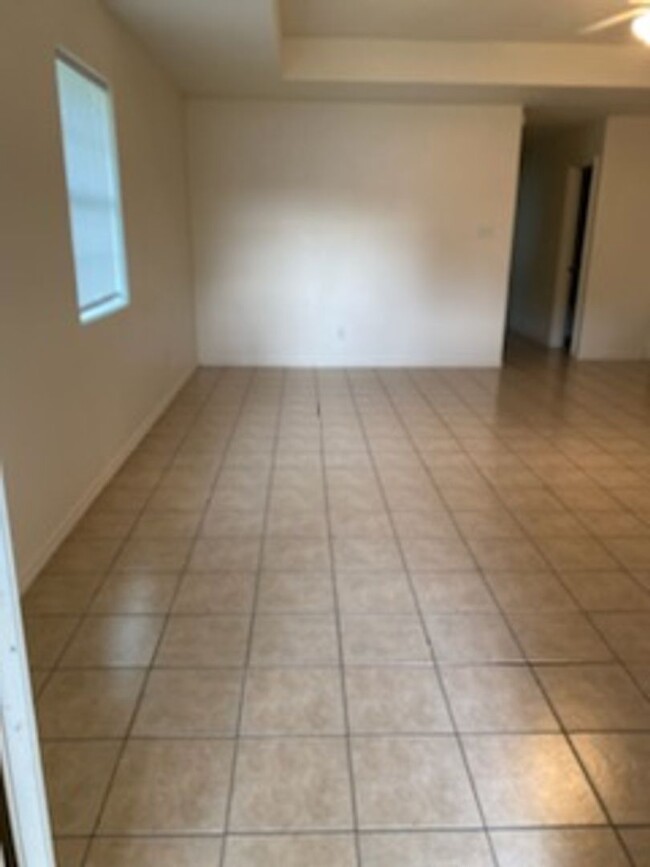 Foto del edificio - 3404-3406 Avenue E