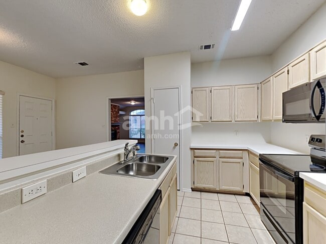 Building Photo - 234 Birchwood Ln