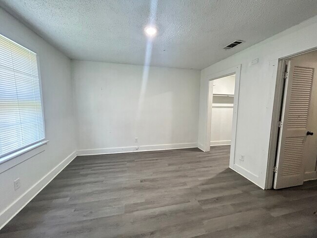 Building Photo - 4500 W 28th Ave