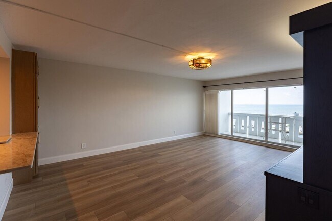 Building Photo - 2100 S Ocean Dr