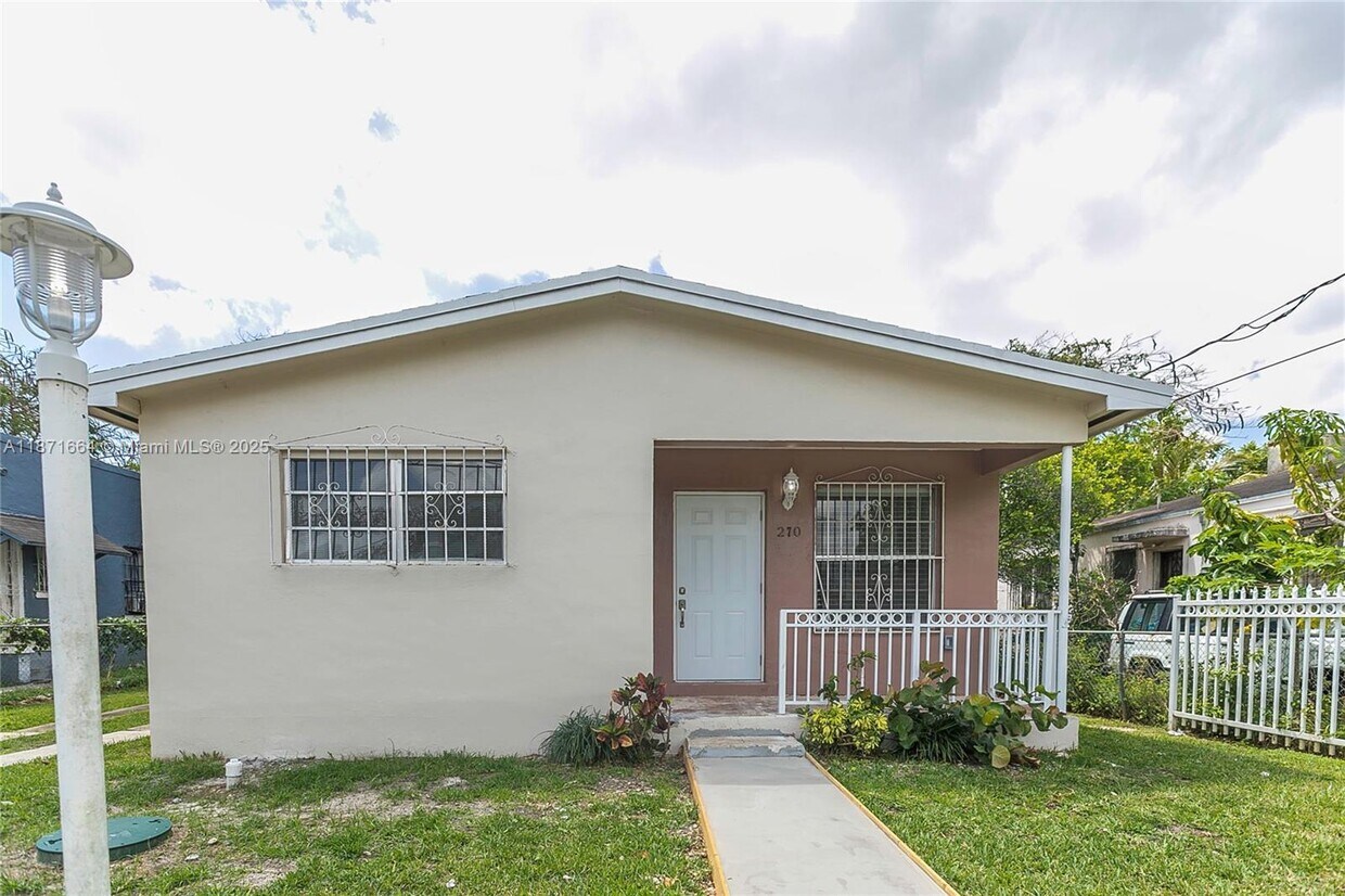 Foto principal - 270 NW 81st St.