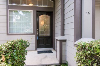 Building Photo - 15 Aquiline Oaks Pl