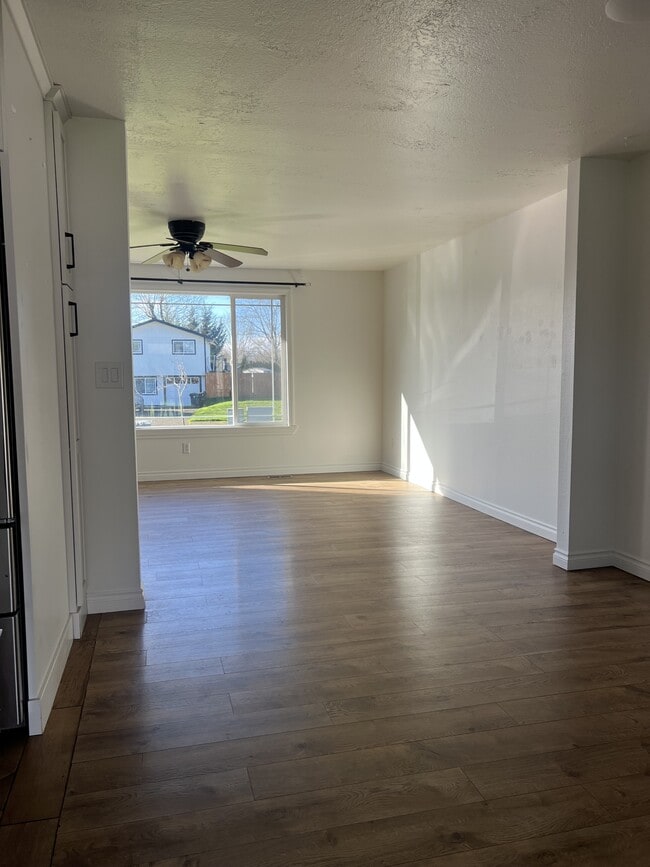 Building Photo - 2313 Ermine Ct SE