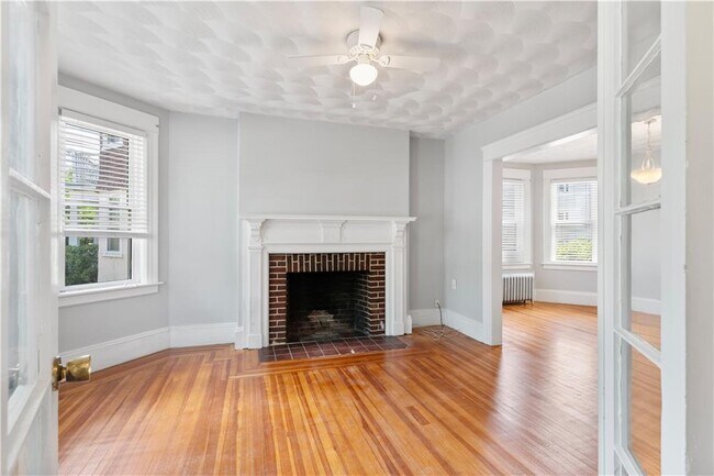 Foto del edificio - 153 Irving Ave